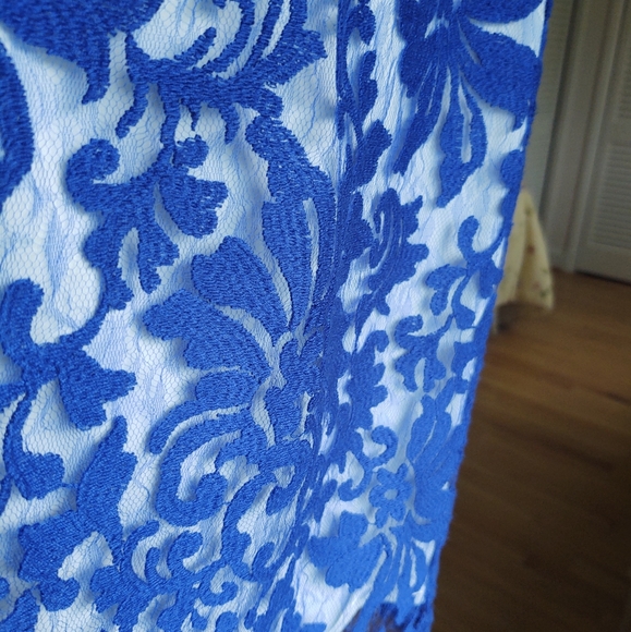 Ladies lace dress - Picture 4 of 4